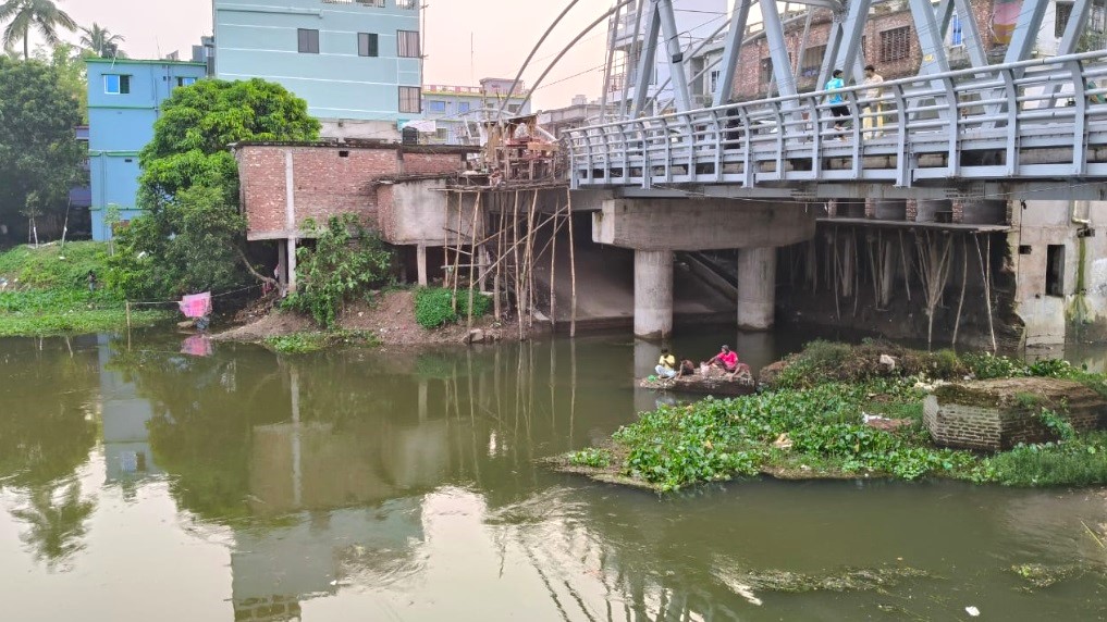 চিত্রা নদীর বাঁকে বাঁকে ‘দখল’