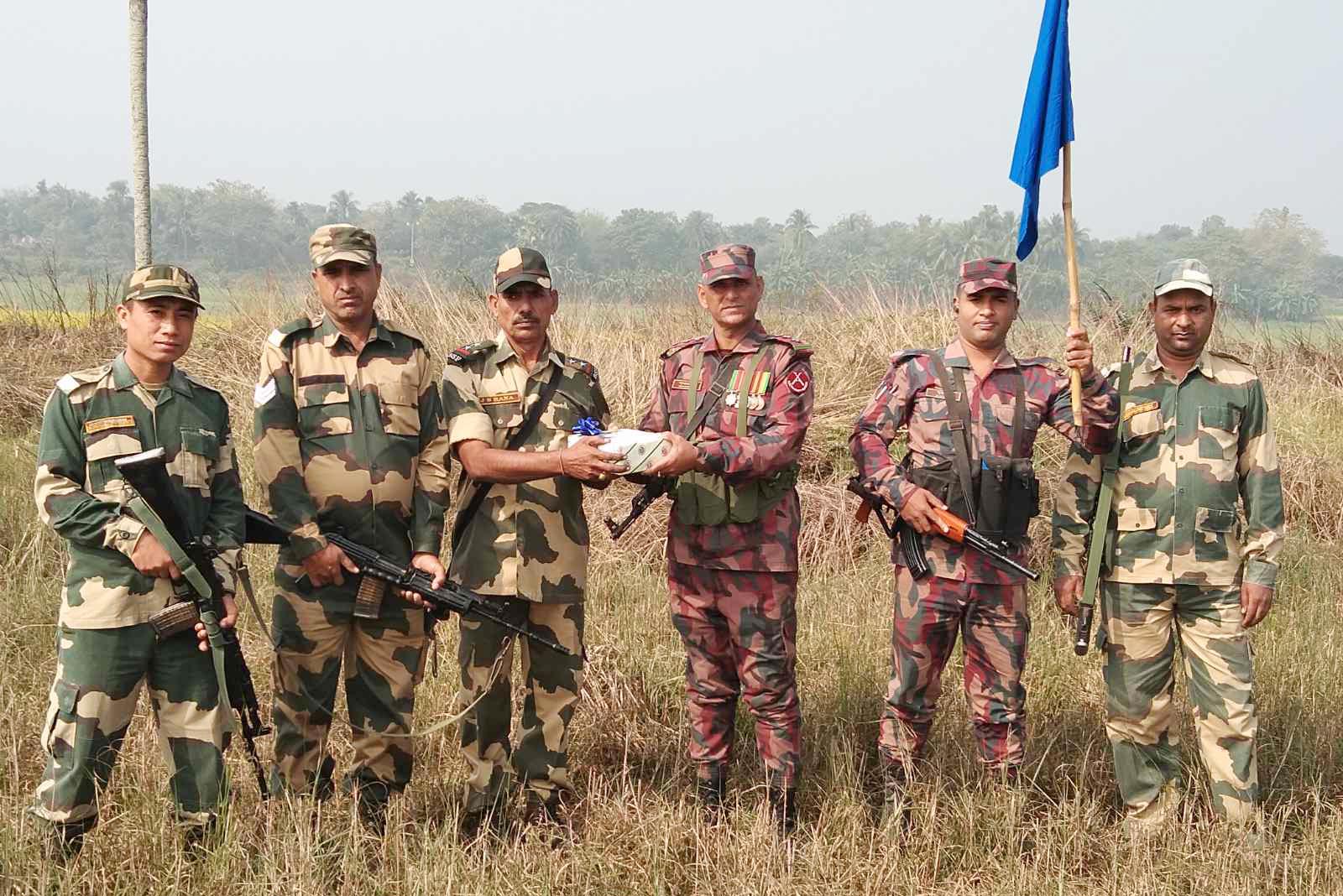 বিজিবি দিবস উপলক্ষ্যে প্রতিপক্ষ বিএসএফ ব্যাটালিয়ন ও ক্যাম্পে মিষ্টি প্রদান