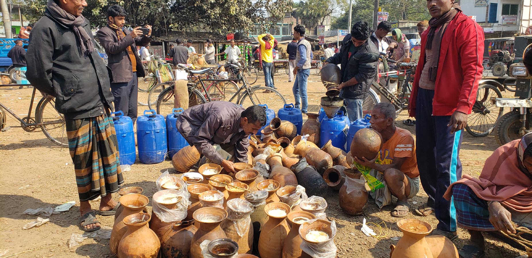 জৌলুশ হারাতে বসেছে কালীগঞ্জের প্রসিদ্ধ খেজুর গুড়