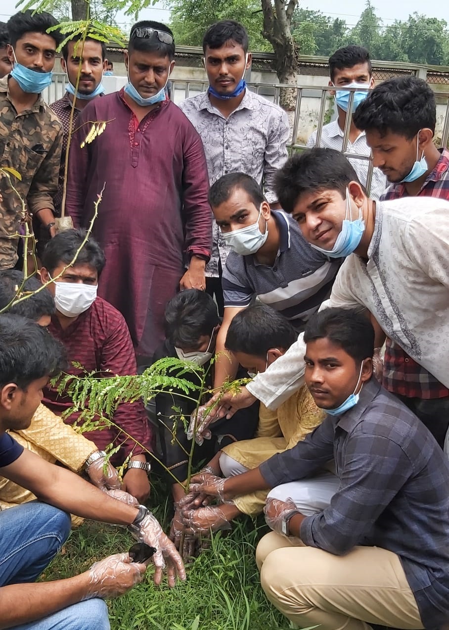 হরিণাকুণ্ডুতে ছাত্রলীগের বৃক্ষরোপণ কর্মসূচির উদ্বোধন