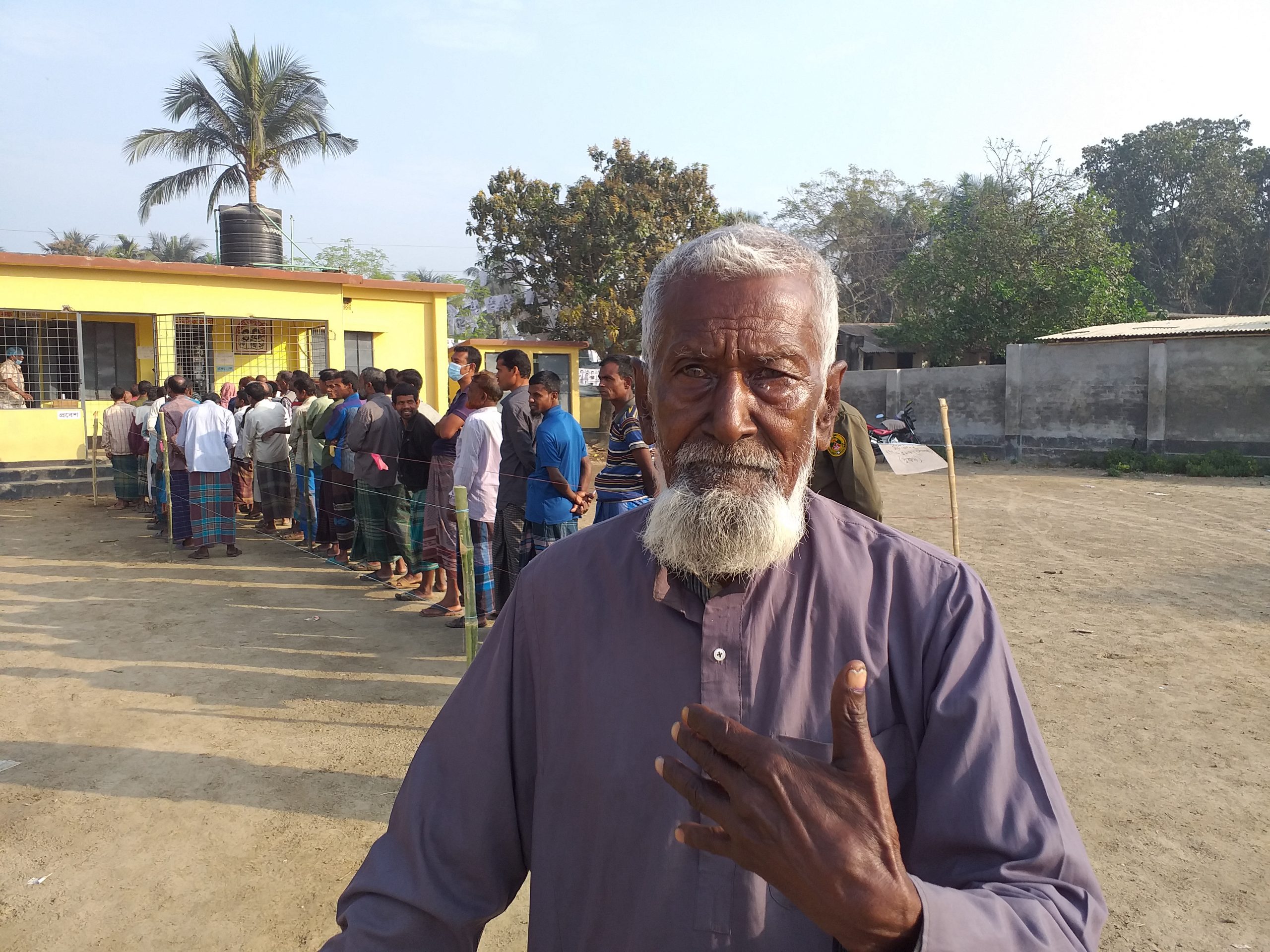 ঝিনাইদহের ২ টি পৌরসভা ও ১টি উপজেলা পরিষদের উপ-নির্বাচনে ভোটগ্রহণ চলছে