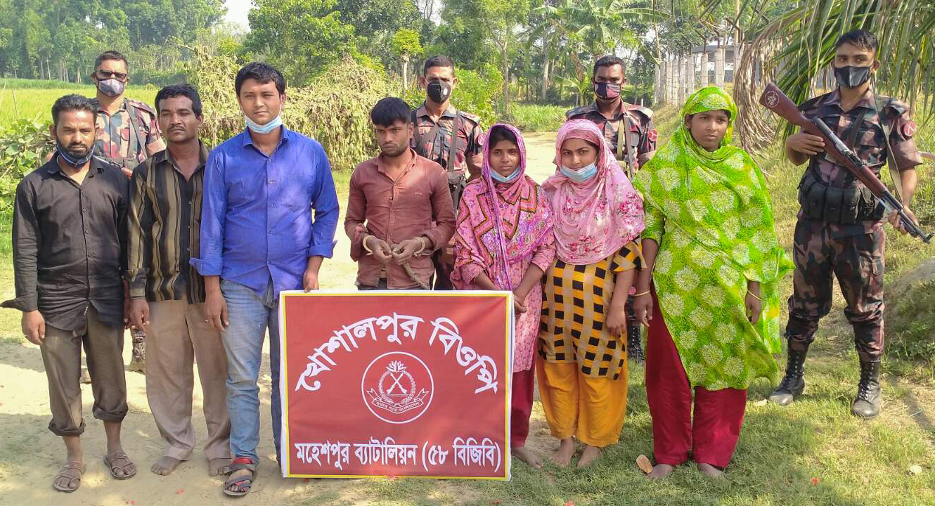 অবৈধ ভাবে ভারতে অনুপ্রবেশের সময় দালালসহ ৯ জন আটক